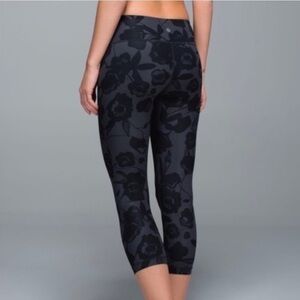 Lululemon | Brisk‎ Bloom | Cropped Leggings